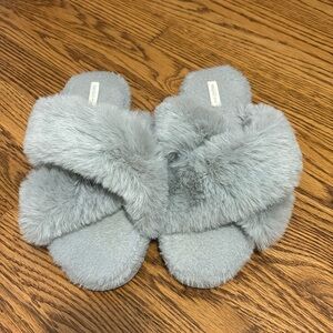 Women’s fuzzy slippers